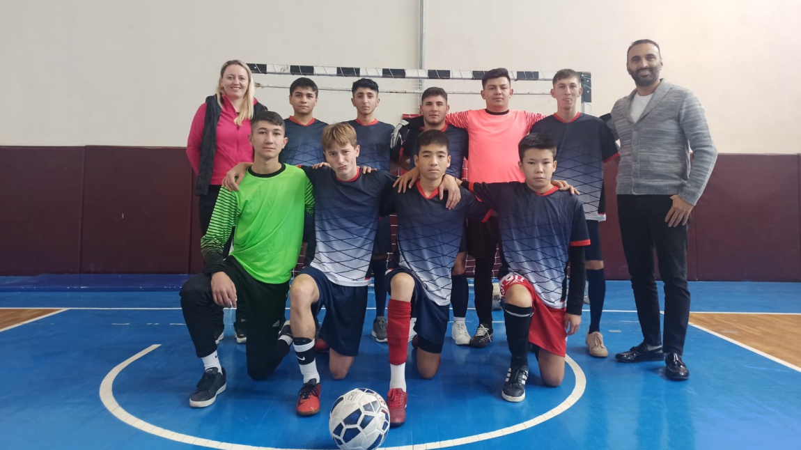 Okulumuz Futsal ve Voleybol Takımları Yollarına Umut Vererek Devam Ediyorlar.