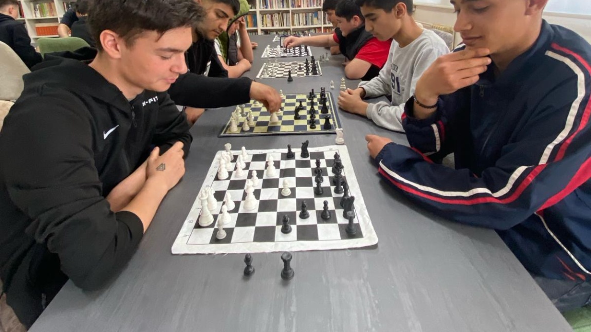 Okulumuzda 5. Geleneksel Satranç Turnuvası, 25 öğrencinin katılımıyla gerçekleşti.